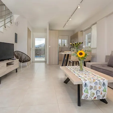 Very Villas Vilenia Anemelia Vila *